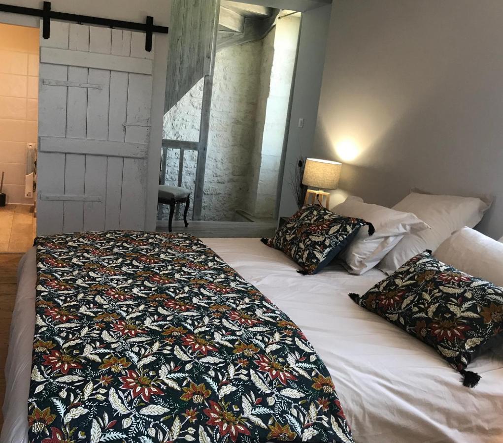 Bed and Breakfast Logis de Pierre Levée à Bessines Extérieur photo